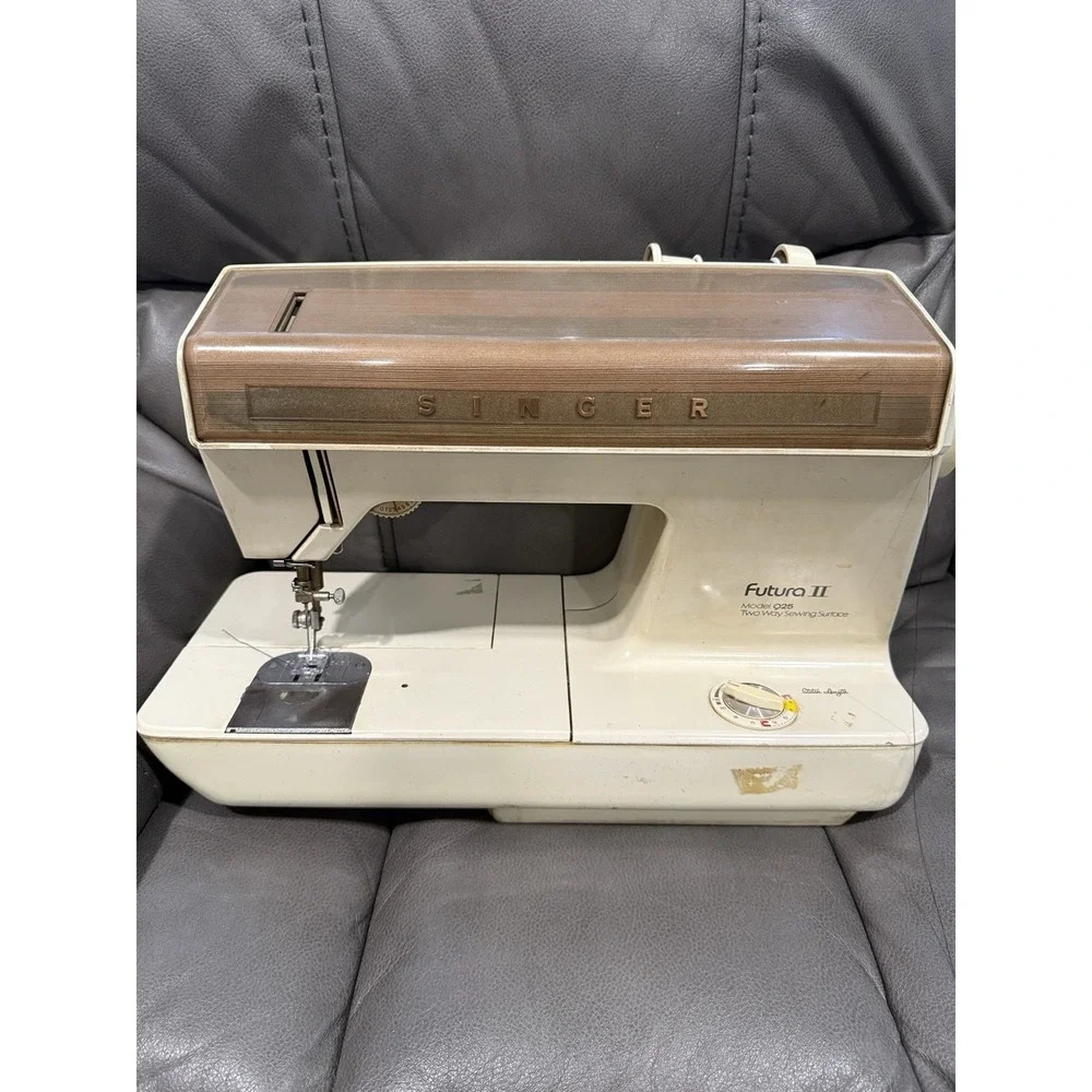 SINGER FUTURA II 925 Sewing Machine Tested Missing Pedal‎